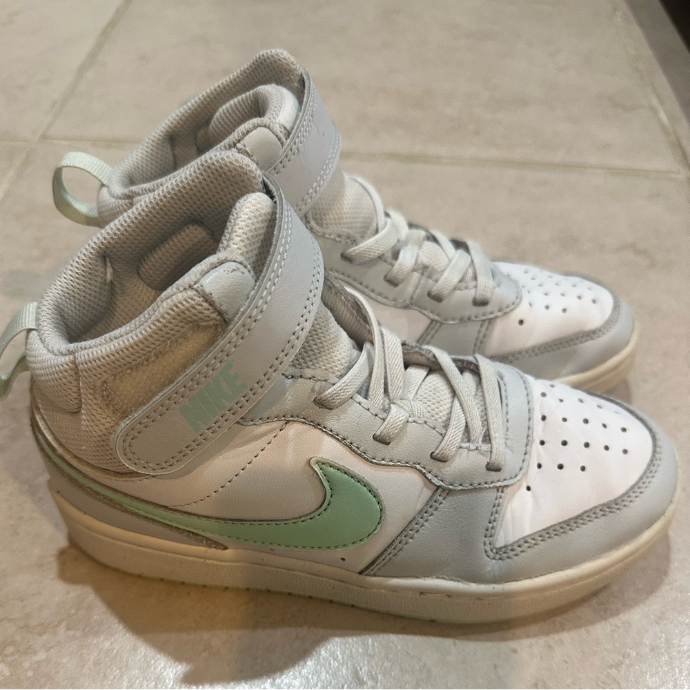 Nike Kids Sneakers in Mint and White